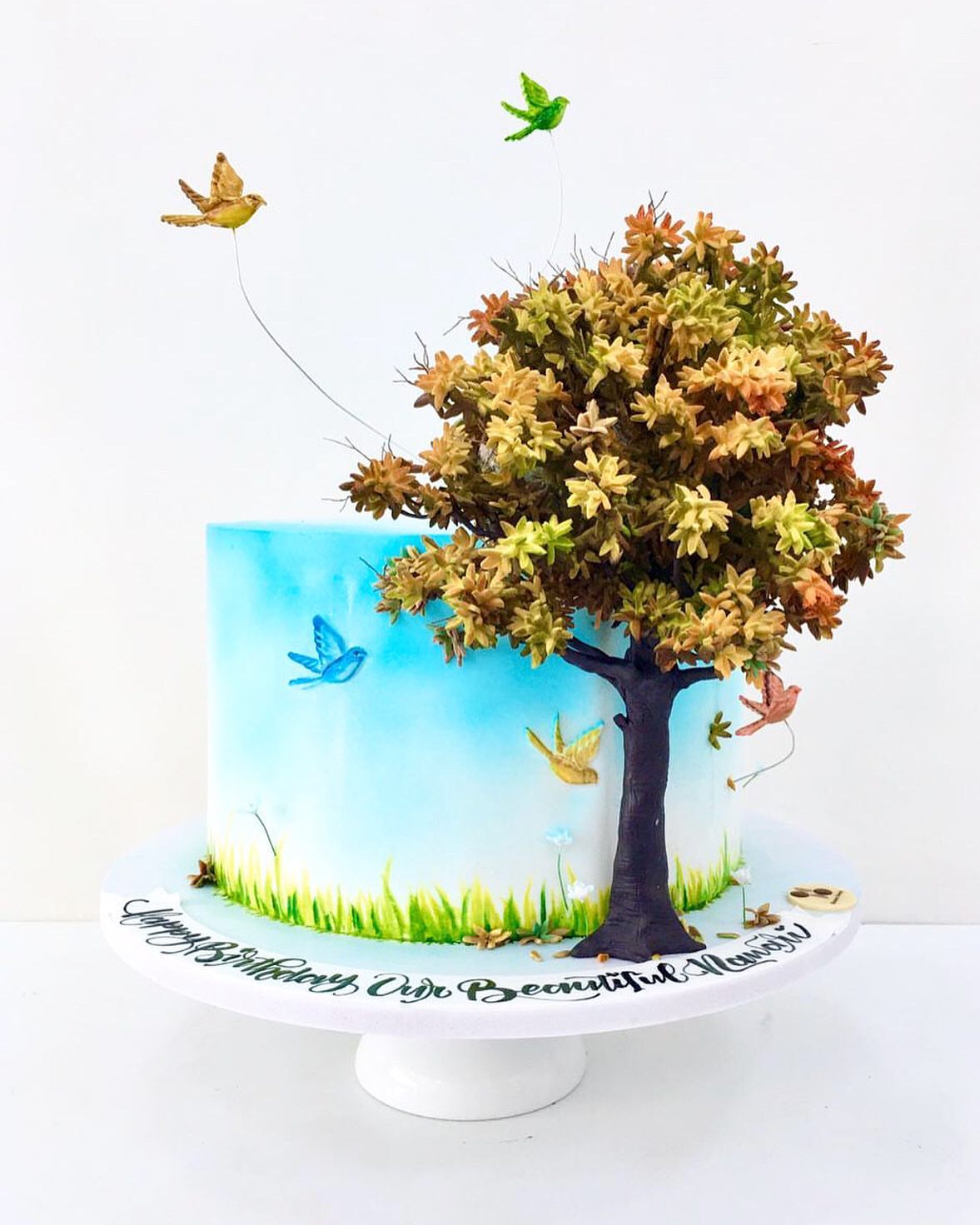 How beautiful is this cake #cake#abudhabi#abudhabifood#abudhabicakes#foodporn#cakeporn#desserttable#fairytale#uaecake#uaecupcake#uaecakes#uaedesserts#uaecakeorders#uaecake#uaefashion#uaebloggers#uaekidsparties#uaekids#uaeparties#like4like#instacake