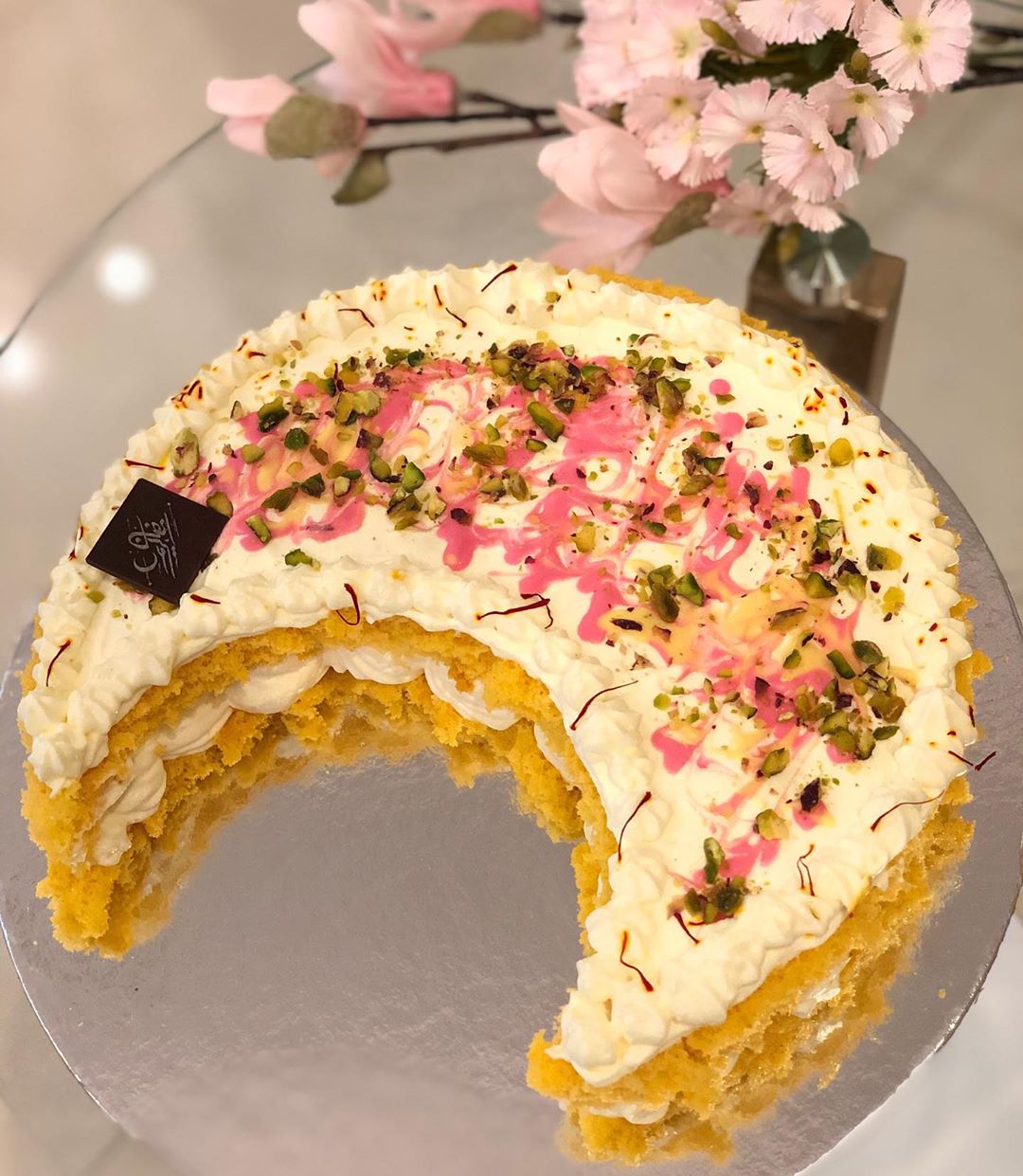 كيكة الهلال .. للطلب يرجى التواصل على الخاص او رقم التواصل .
#حلويات #الامارات #ابوظبي #eat_uae #uaefoodbloggers #uaefood #تويزنسي #tweezinci #sweet #uae #abudhabi #uaefoodlovers #abudhabifood #dxbfood #uaerestaurants #lovefood #dubaifoodblogger #abudhabifoodblogger #zomato #رمضان #ramadan