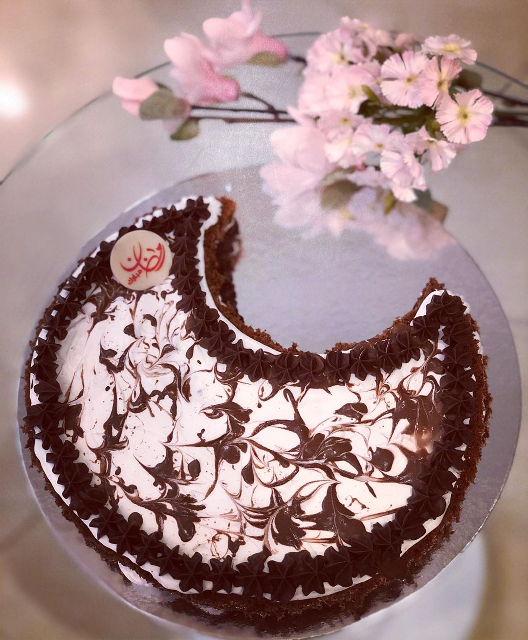 كيكة الهلال .. للطلب يرجى التواصل على الخاص او رقم التواصل .
#حلويات #الامارات #ابوظبي #eat_uae #uaefoodbloggers #uaefood #تويزنسي #tweezinci #sweet #uae #abudhabi #uaefoodlovers #abudhabifood #dxbfood #uaerestaurants #lovefood #dubaifoodblogger #abudhabifoodblogger #zomato #رمضان #ramadan