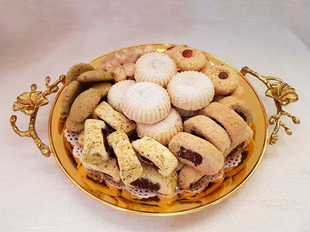 Eid trays available now! For orders call 0504142474. Please note, no orders will be taken through whatsapp
صياني العيد متوفره الآن في محل بسكو سويت! للطلب يرجى الاتصال على 0504142474. تنويه، لن يتم استلام اي طلبيات عن طريق الواتس اب