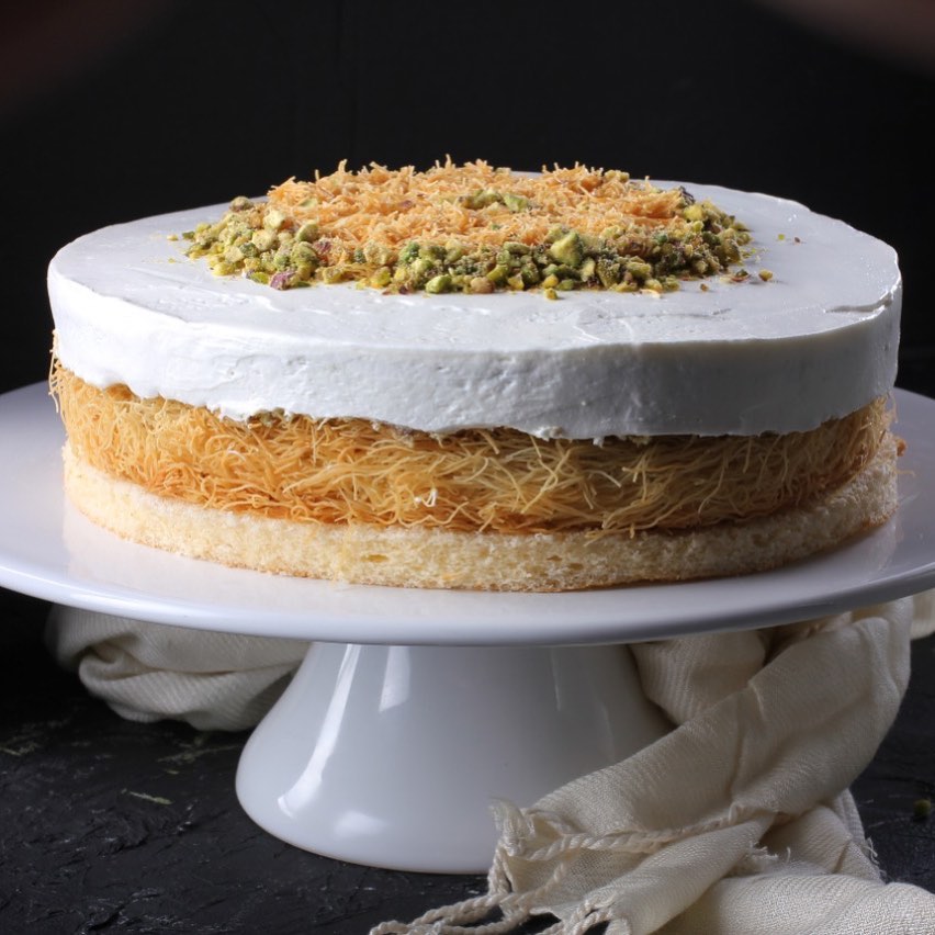 Kunafa cake comes in 2 flavors
Vanilla & Pistachio