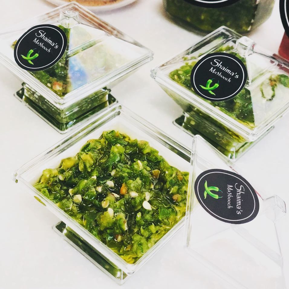 Mini Ma3booch now available in three ways:
20 pcs Green Ma3booch tray.
20 pcs Red Ma3booch tray.
20 pcs Mix Red and Green Ma3booch tray.
Note: Every 5 pcs holds as much as a full jar of Ma3booch.
صينية الميني معبوج الان متوفره ب ثلاث اشكال:
٢٠ حبه ميني معبوج اخضر.
٢٠ حبه ميني معبوج احمر.
٢٠ حبة ميني معبوج مشكل احمر و اخضر.
للعلم: كل ٥ حبات ياخذون مقدار غرشة كامله من المعبوج.