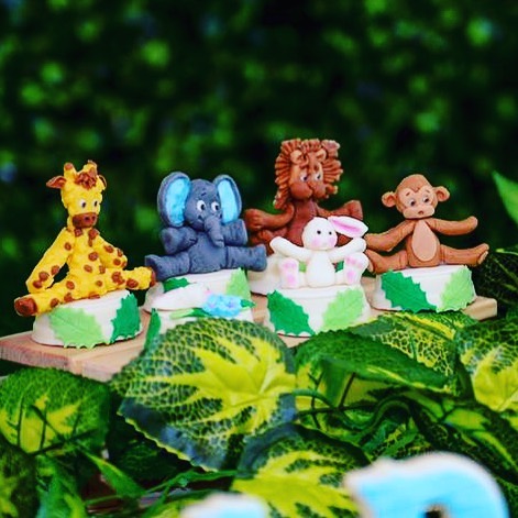 #onecakeinamillion #cakedecorating #cakedecorators #instacake #animalscake #letterscookies #uae #uaecake #cookies #cakes #cakedesing