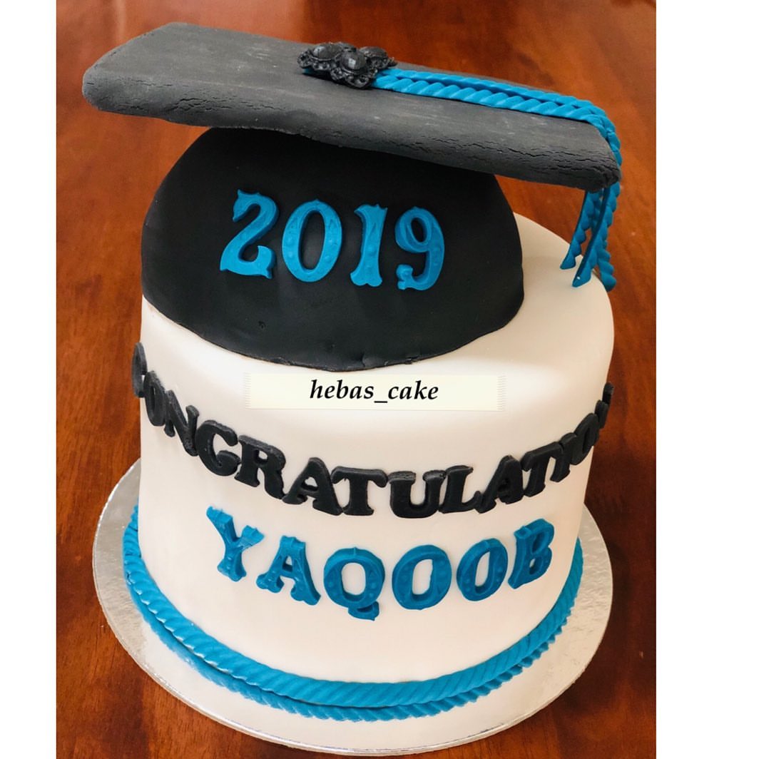 #cakes #cakedecorating #cakegraduation ##uaecake #creativecakes #fondantcake #congratulationscake #graduationcapcake #2019cake