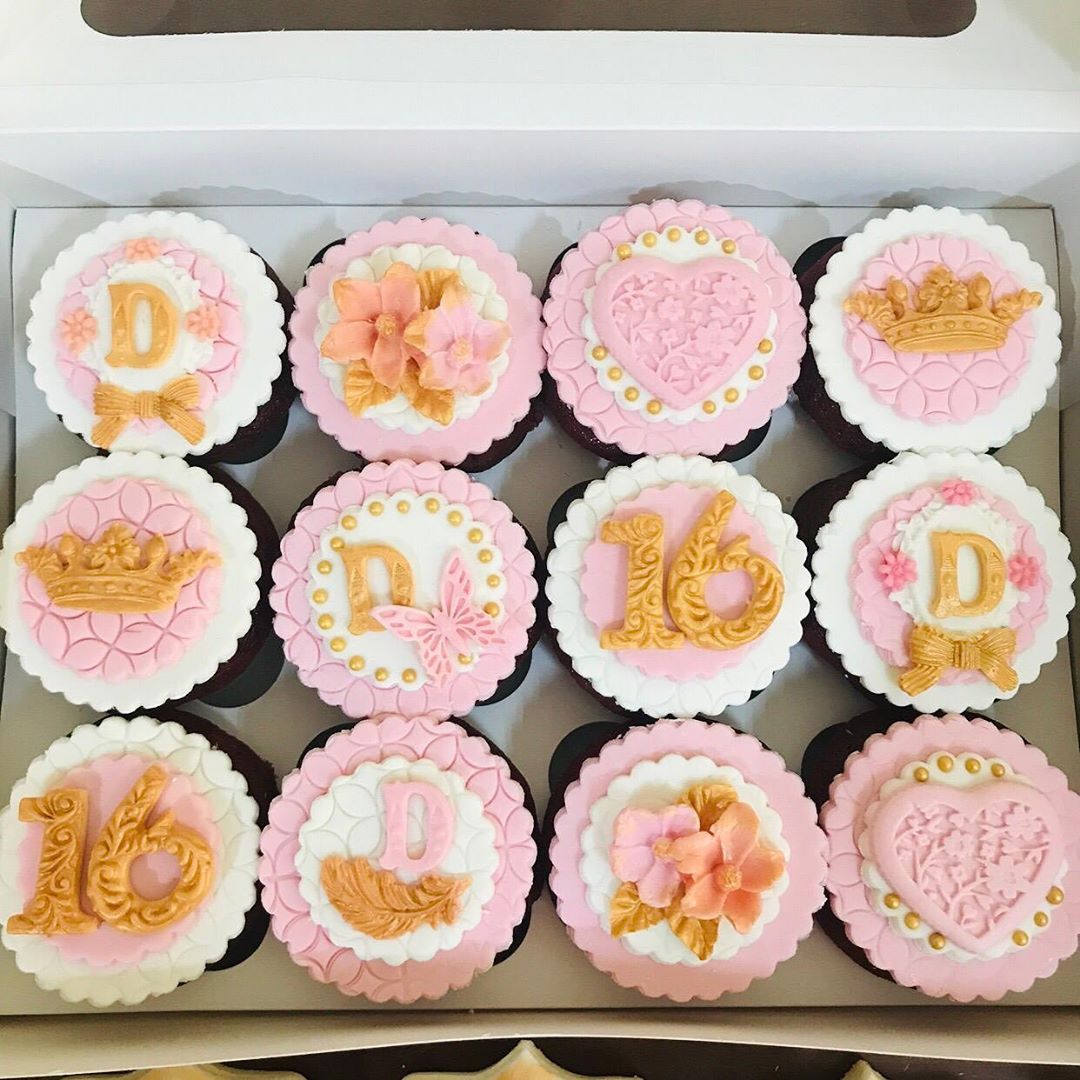 #cakes #creativecakes #uaecakes #cupcakes #cupcakedecorating #fondantcupcakes #uaecakes #girlscupcakes #16thbirthday