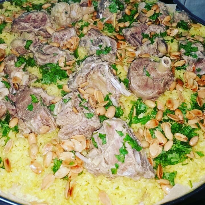منسف باللحم مع شوربة اللبن
للطلب على الرقم 0563180981