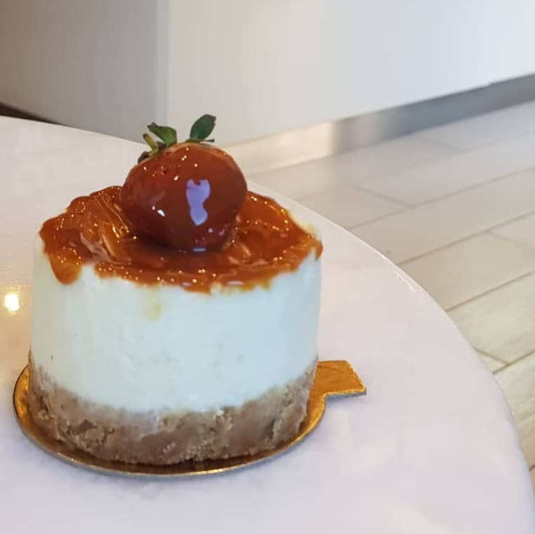 Cheesecake caramel #yummy_homemade #yummy #cakes #foodlovers #tastey #tastefood #abudhabi #dubai #تشيزكيك_اسباني #تشيزكيك #حلويات #توزيعات #مناسبات #كراميل #نوتيلا