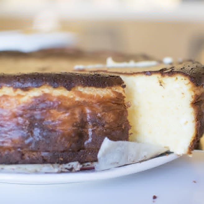 متوفر في #yummy_homemade
تشيز كيك سباستيان الاسبانية
Now available at #yummy_homemade
Sabistain Spanish cheesecake الطلب قبل بيوم preorder
#cheesecake #cheesecakelovers #spanishcheesecake #foodlovers #yummy_homemade #yummy #sweets #flan #تشيزكيك #لذيذ #حلويات #كيك #فراولة #توزيعات #يميذ_هوميد