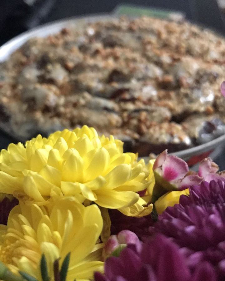 تصوير زبونة للتمر بخلطه الطحينيه والمكسرات