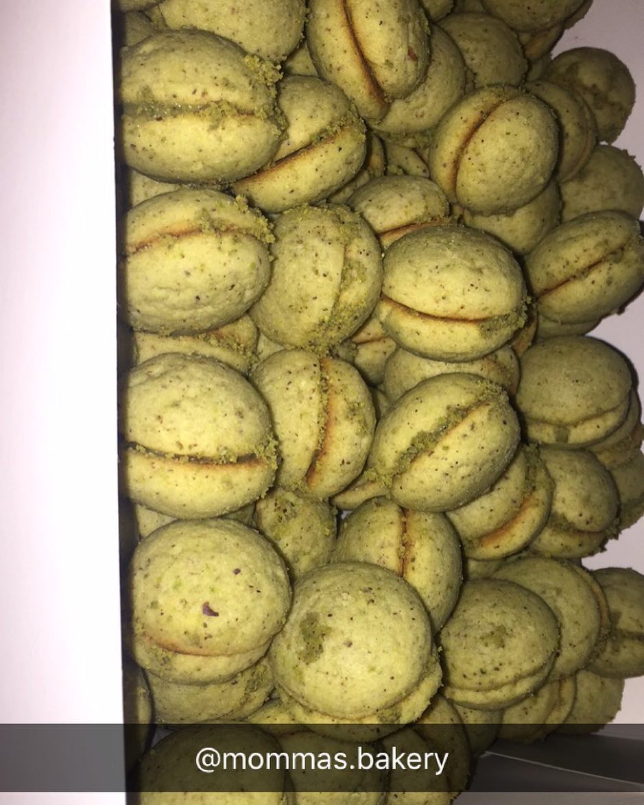 بسكويت البيستاشيو المحشي لاهل بوظبي