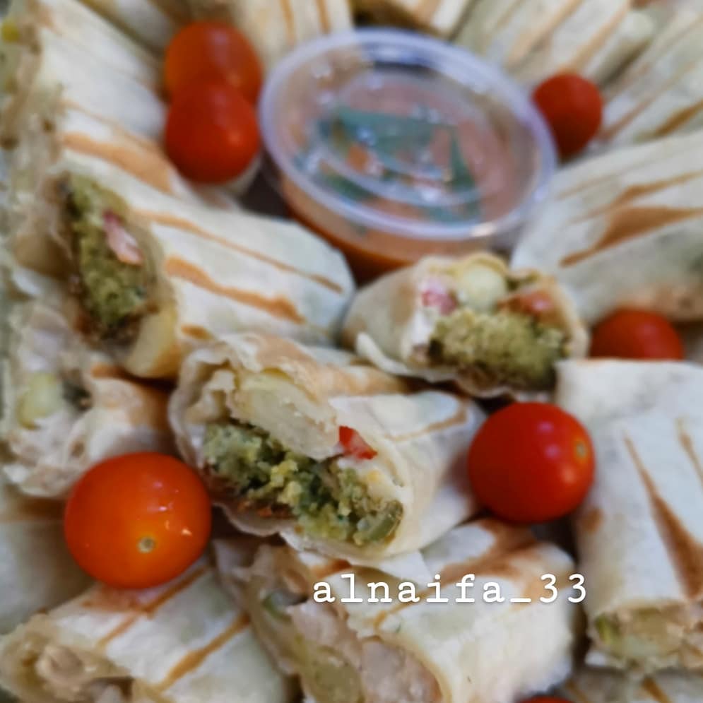 #سندويجات_مكس #دياي #فلافل الصحن 100 درهم