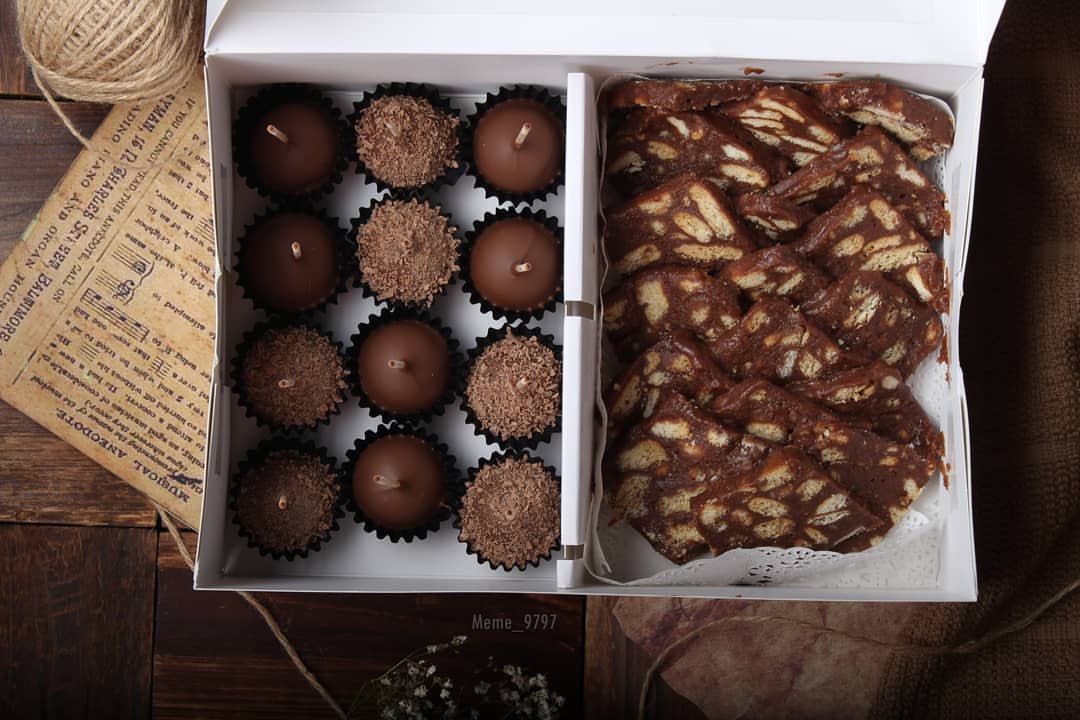 Trufles & lazy cake mix box
Lazy cake
Truffles
Large 150 aed
Medium 75 aed
Small 50aed