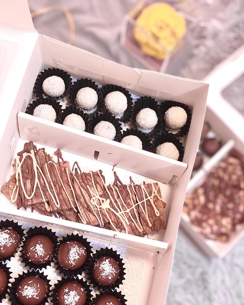 Mini bites box
Chocolate madness
Coconut balls
Nutella sweet
Large 150 aed
Medium 75 aed