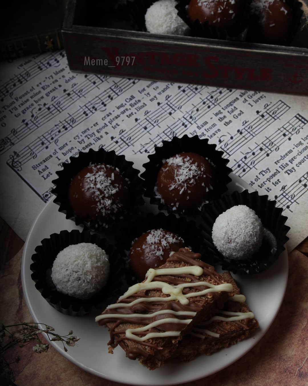 Mini bites box
Chocolate madness
Coconut balls
Nutella sweet
Large 150 aed
Medium 75 aed