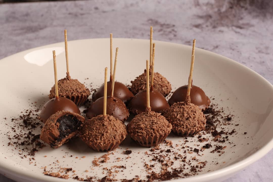طلبات عيد الفطر ⭐مدينة العين
استقبل طلباتكم حتى خلال ايام العيد و يوجد توصيل في نفس اليوم
توصيل مدينة العين بين (30/50) على حسب المنطقه
⭐خارج مدينة العين
اخر يوم لاستقبال طلبات العيد هو
الاربعاء 20/5/2020
التوصيل الخميس 21/5/2020
التوصيل خارج مدينة العين (50)درهم بالتنسيق مع شركة توصيل بسيارة مبرده ❗ملاحظه جميع السويتات يتم تغليفها باحكام .