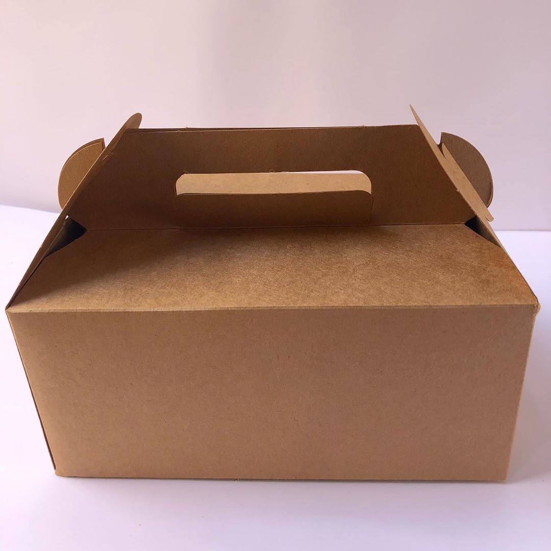 بوكس حجم كبير...حسب الطلب ويكفي اكثر من كيلوا من البسكوت