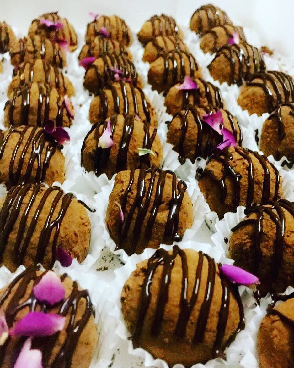 #ترافلز #likeforlikes #instasweet #chocolate #tiktok #likeforfollow البوكس ٤٠ حبه ب ٨٥ درهم