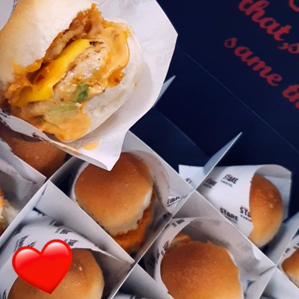 #miniburger #burgerstore #spicy #burger #alain #abudhabi نستقبل طلبات ابوظبي