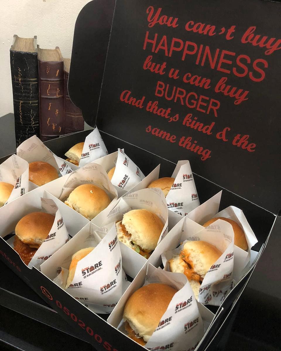 #Mini burgers #abudhabi #burger #burgerstore نستقبل طلبات لاهل ابوظبي والعين