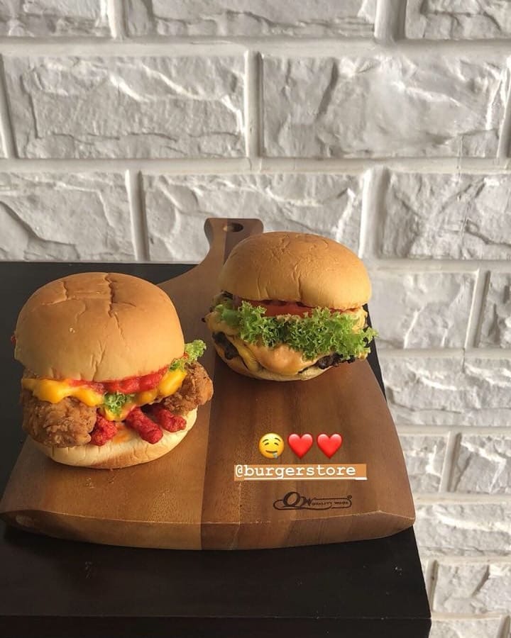 #burger #burgerstore #uae #abudhabi #cheetos #burgerclassic