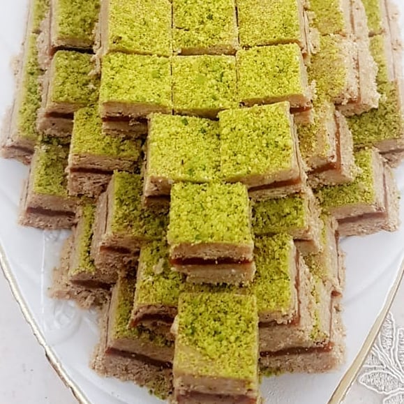 سرُّ السعادةِ حسنُ ظنك بالذي
خلق الحياةَ وقسَّم الأرزاق
محبي الطعم الأصيل والدهنه الخنينه والهيل لا تفوتكم ألذ رنجينه