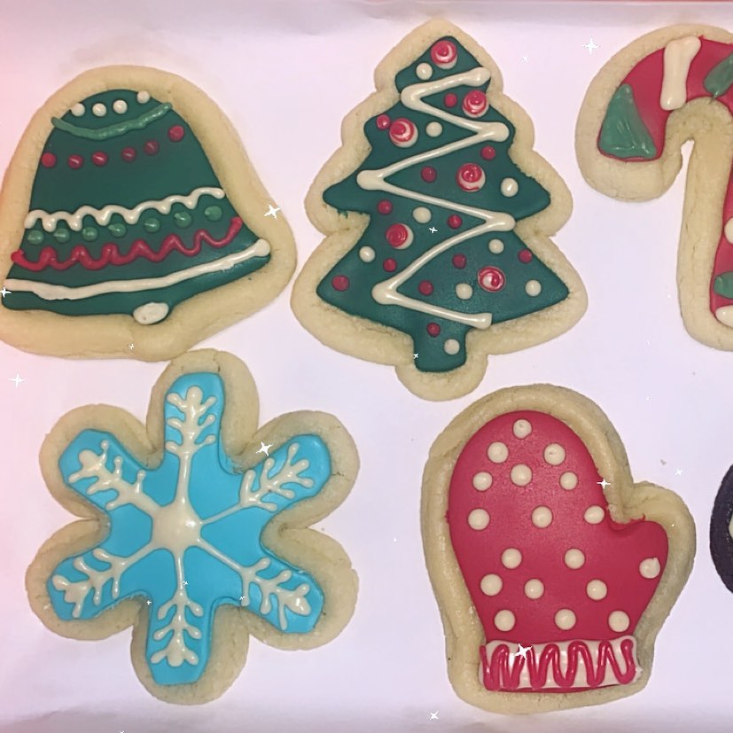 Melt-in-your-mouth Sugar Cookies✨ these treats are sure to sweeten up your Christmas ❄️ for orders contact us through WhatsApp or @talabatuae