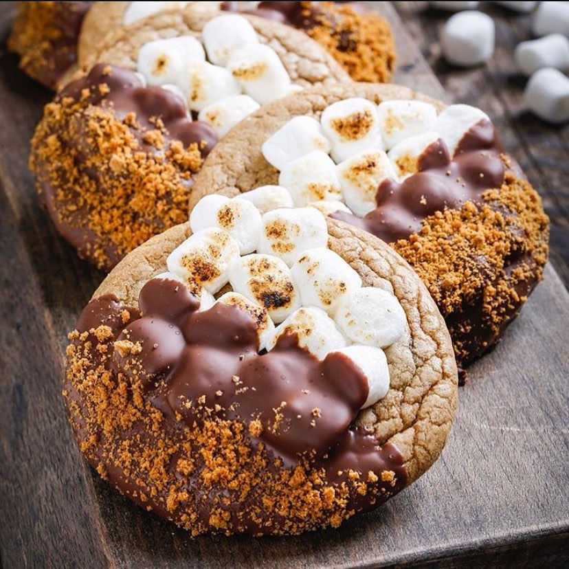 ❄️WINTER COOKIE❄️ Lotus S’mores are the perfect winter cookies!! Order your now through @talabatuae or WhatsApp