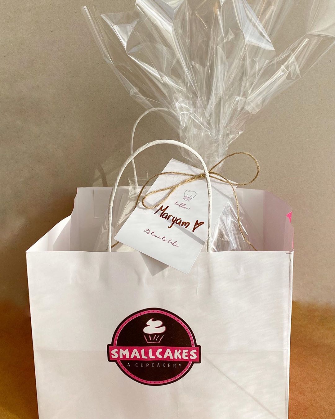 Ready to enjoy Pistachio cake baking package includes: - A detailed guide - Cake mix to prepare a 8-10 inches cake - Oil
- Pistachio Joy cream for the batter - Pistachio filling
- Pistachio Chocolate for decoration - Slivered Pistachio for decoration - Dried rose for decoration