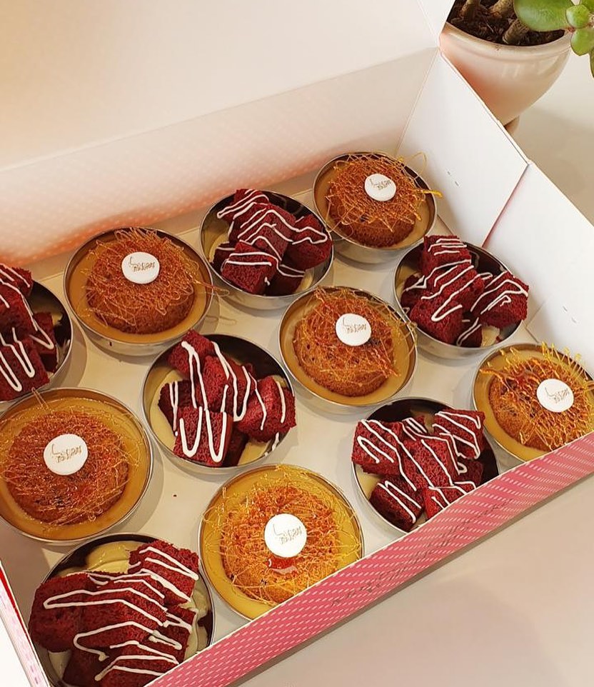 Date pudding & Redvelvet cubes in bowls
Enjoy it warm