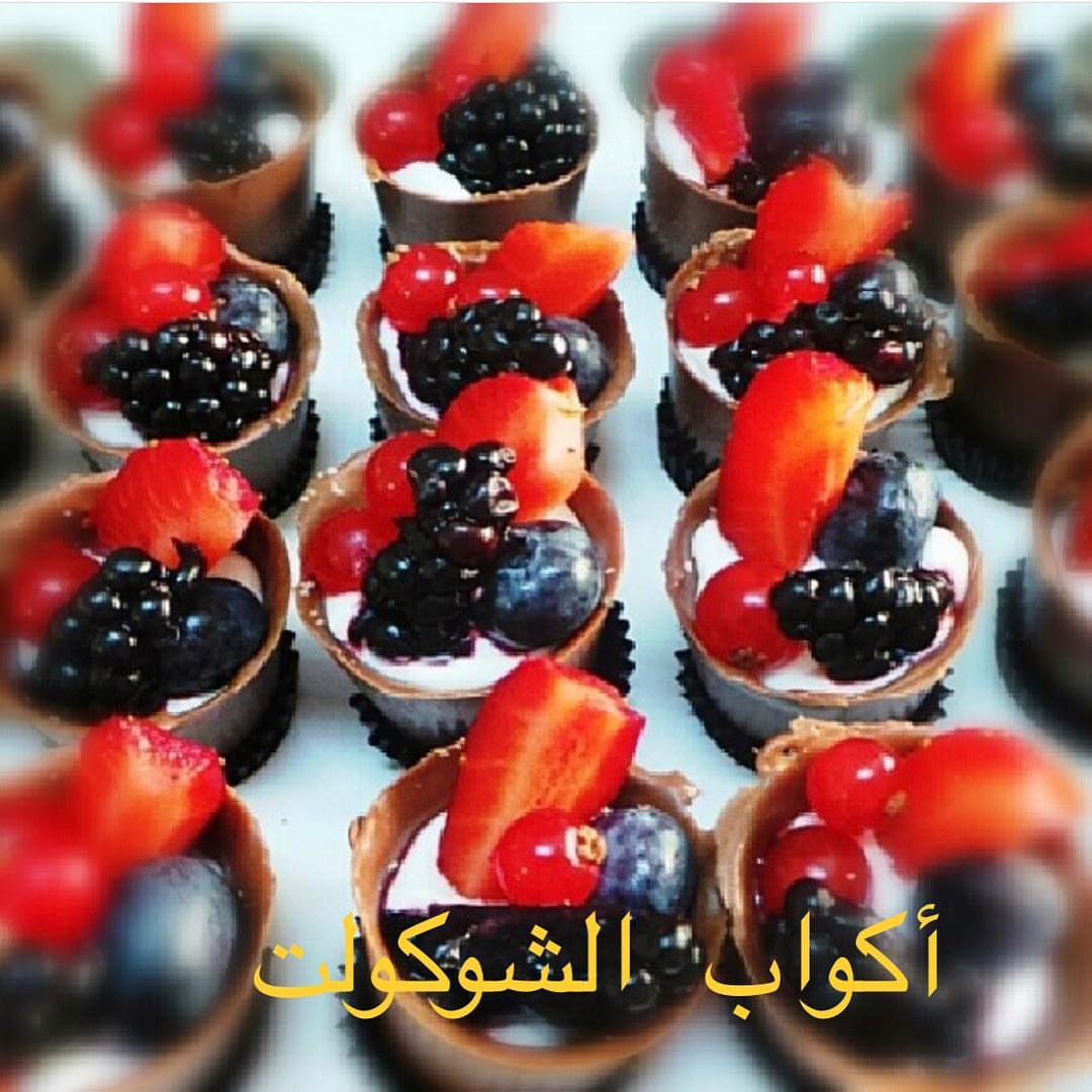 أكواب الشوكولت بالفواكه الاستوائية