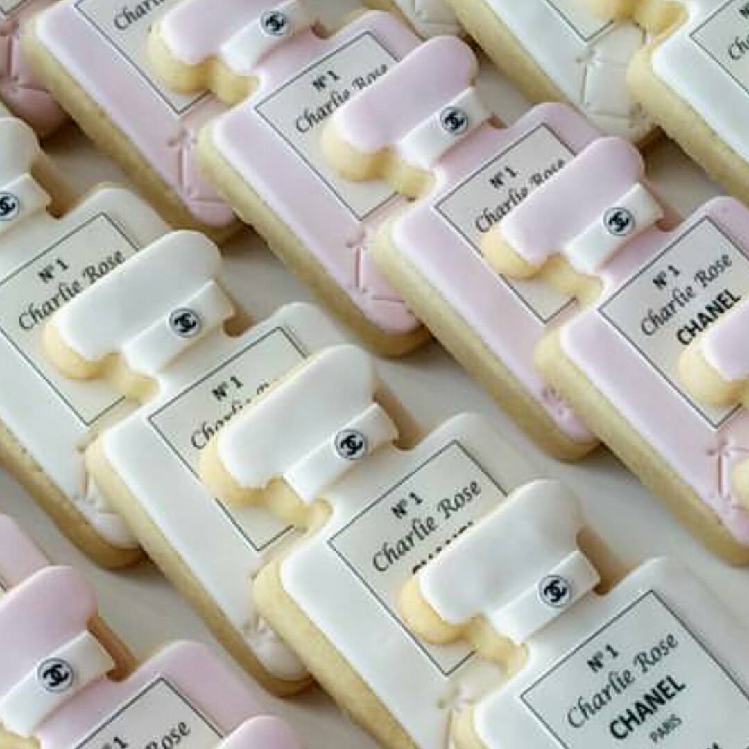 Chanel Cookies
For order contact us on WhatsApp 0504552235