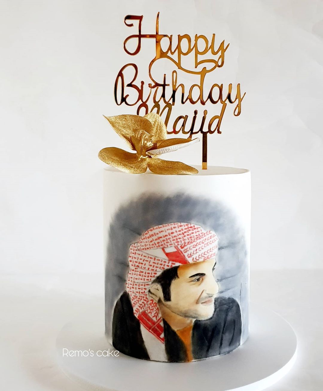 كيكة نكهة الشوكولاته و الفانيلا
رسم يدوي
#handpaintedcake #handpainted