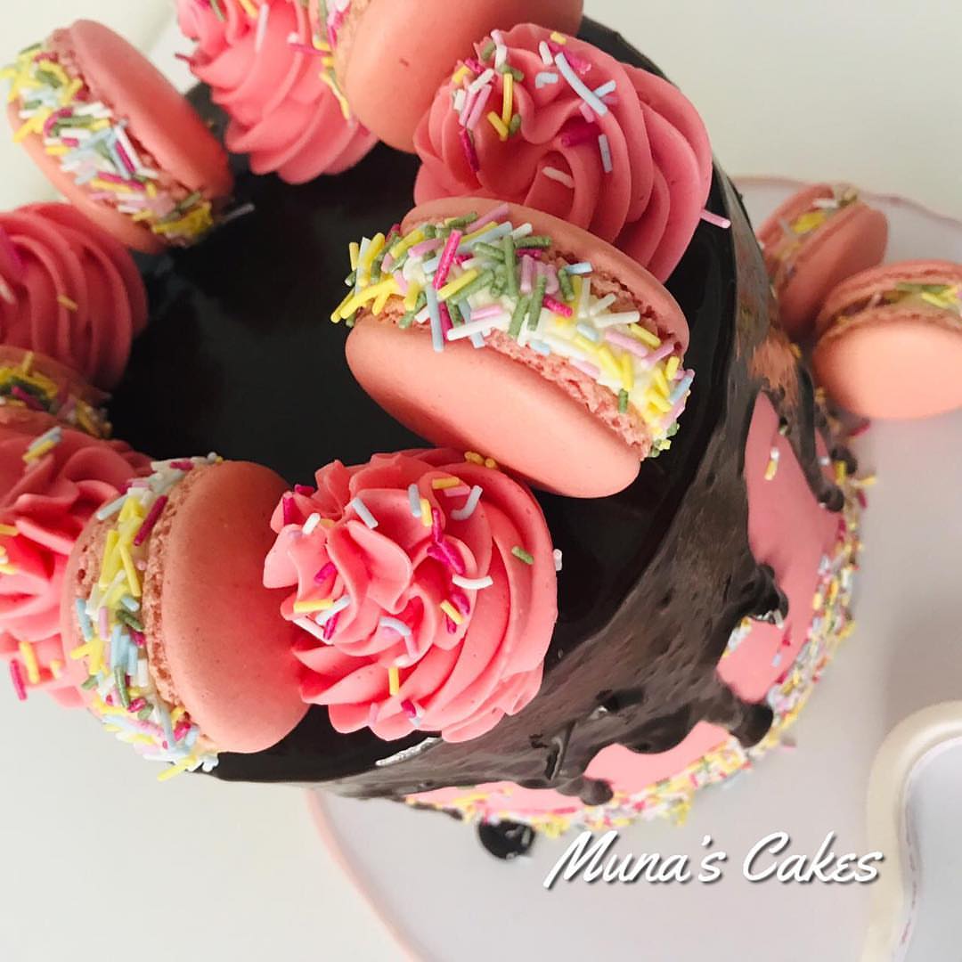 #cake#cupcakes #chocolate #vanilla #dubai #my #me#mydubai #instagood #uae#macaroons #macarons #pink#girls#dripcake