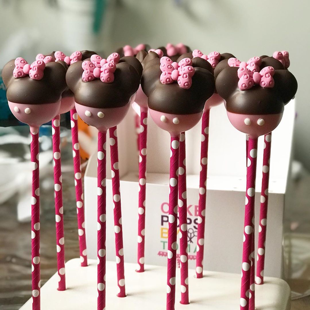 Minnie Mouse #minniemouse #disneyworld #cakepops #cake #homemade