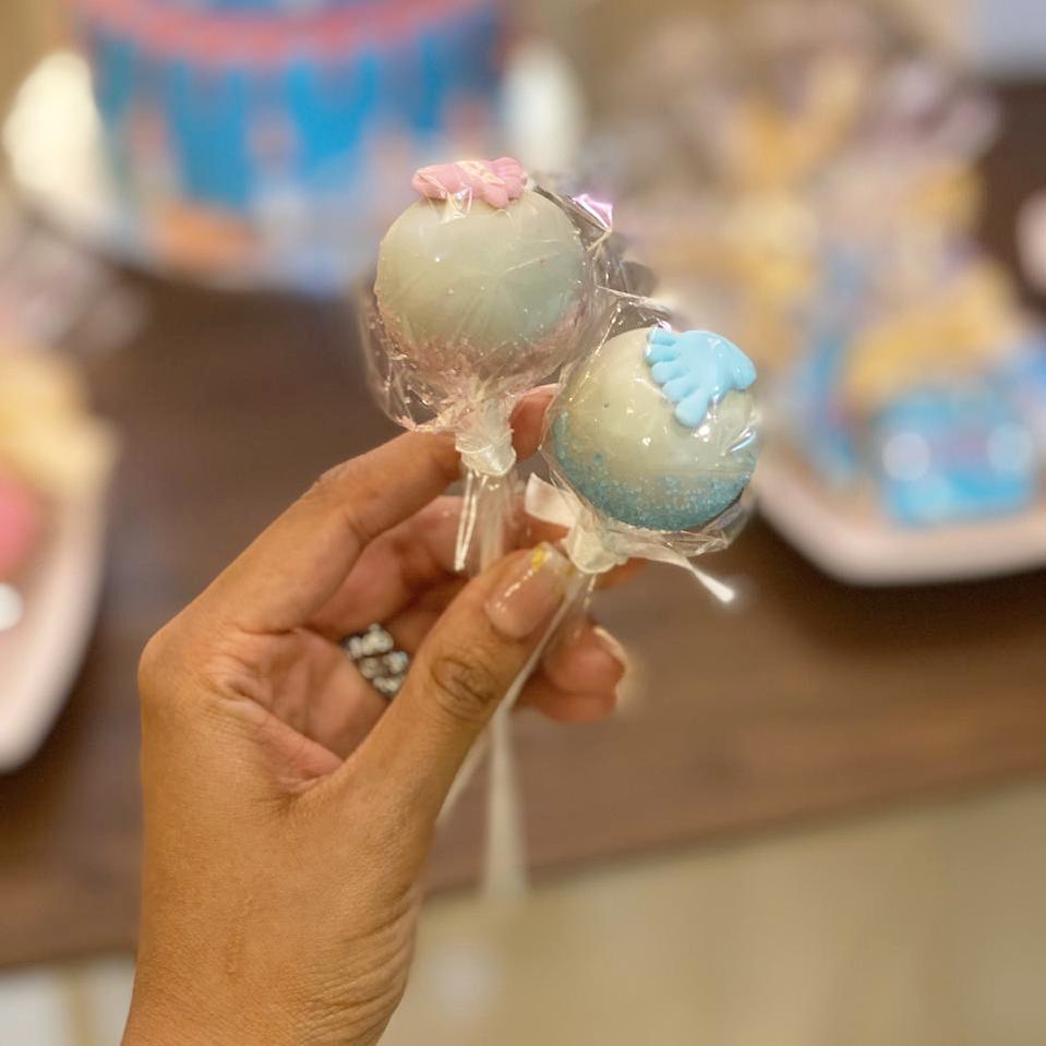 #cakepops #cake #tomacakepops #repost #dubai #birthdaycake #instafood #babyshower