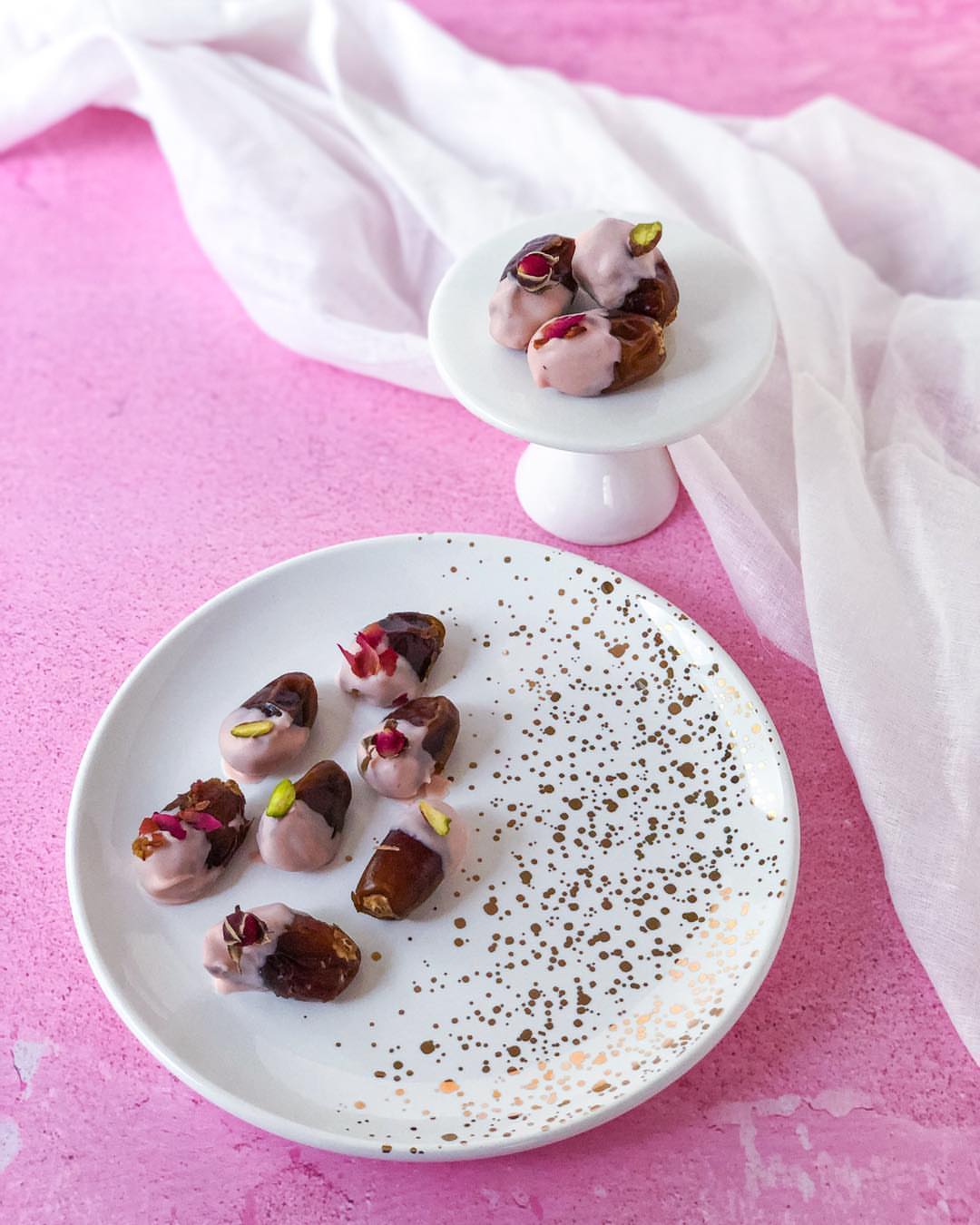 Have you got your Eid gifts ready
Can’t believe Eid is just around the corner!
.
.
.
.
.
.
.
.
.
.
.
.
.
#chocolatedates #chocolatecoateddates #chocolatecovereddates #stuffeddates #mejdooldates #ramadangift #eidgift #eidgiftideas #eidsweets #eidparty #eidcollection #ramadanlegacy #ramadansnacks #ramadanfood #ramadan2020 #ramadandecorations #ramadandates #eidfood #eidulfitr #eidvibes