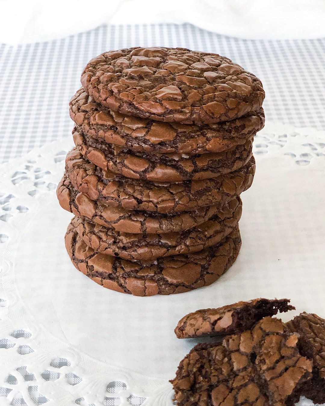Is there anything better than Fudgy, Brownie Crinkle Cookies
Not too sweet, packed with dark chocolate and natural cocoa, they’re almost good for you!
Also how pretty is that glossy crinkle top! .
.
.
. #chocolate #darkchocolate #chocoholic #chocolatecookies #flourless #glutenfree #glutenfreecookies #crinklecookies #cracklecookies #browniecookies #cookies #baking #f52grams #foodgawker #foodblog #huffposttaste #foodblogfeed #feedfeedbaking #thebakefeed #feedfeedchocolate#feedfeed #tastingtable #ttdesserts #thebakefeed #bonappetit #cookiesofinstagram #cookiestagram #cookies