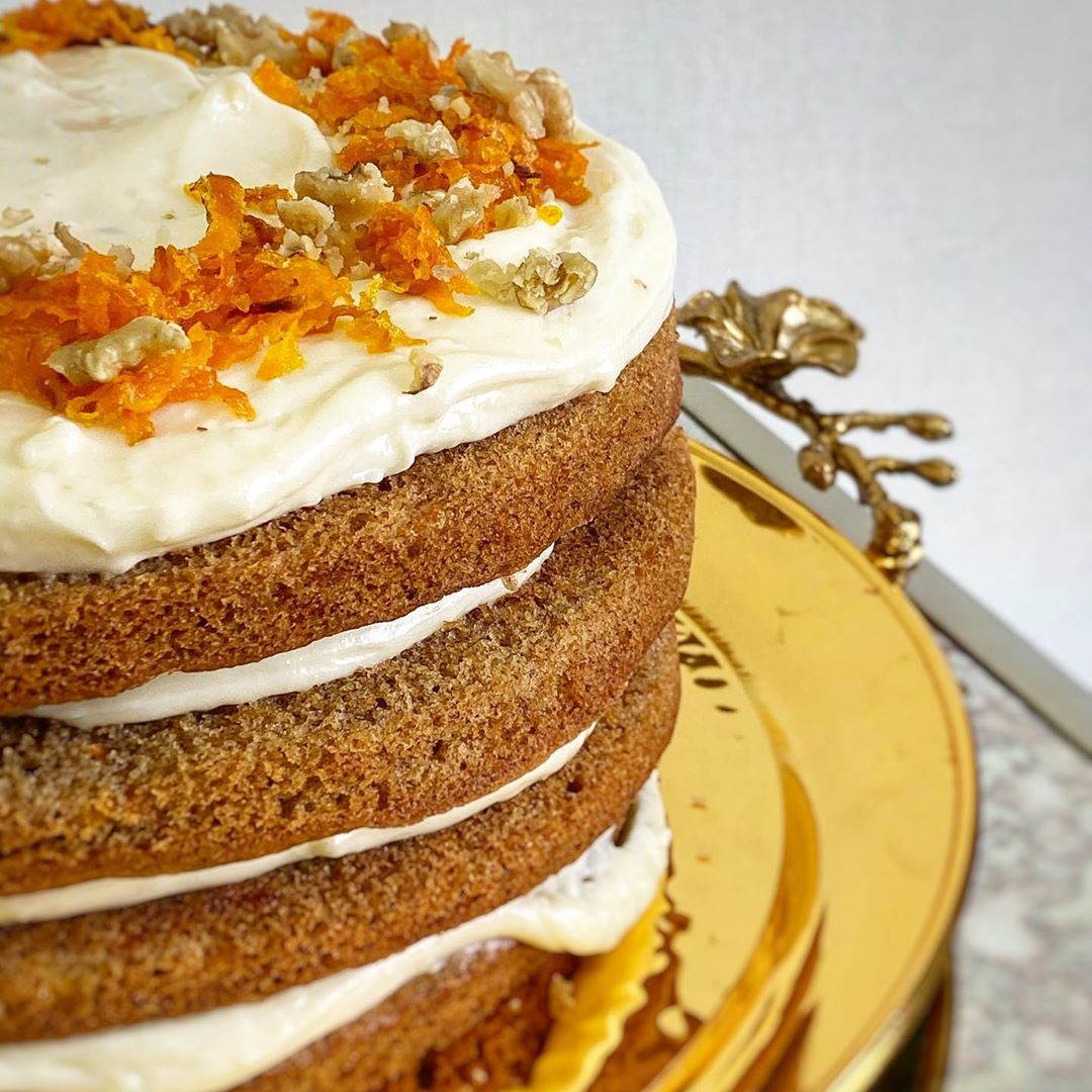 Carrot Cake
جديد حلوياتنا كيكة الجزر اللذيذة
بالجبنة المكسرات والقرفة ( ٢٢٠ درهم )