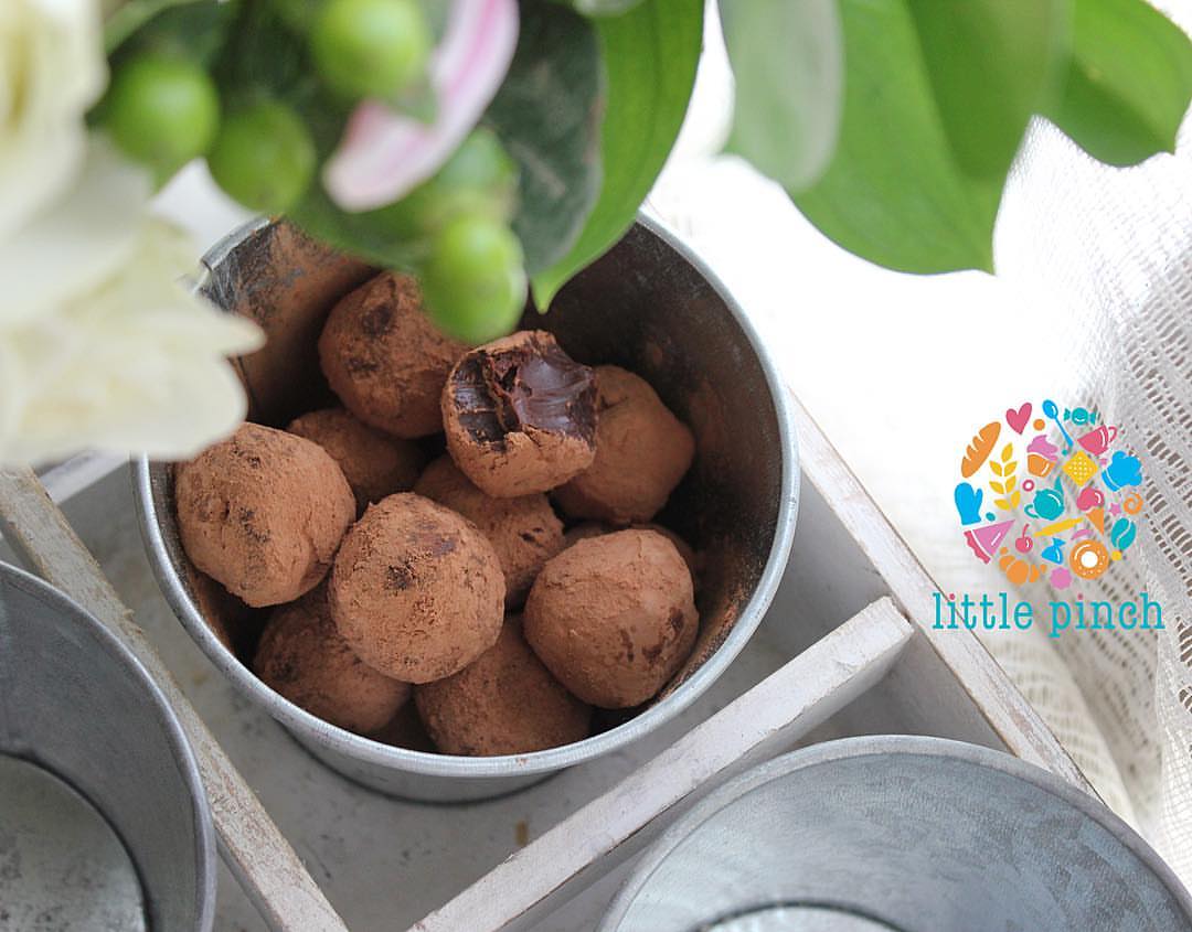 مساكم لذيذ ،،، لعشاق الكاكاو ،،، لا يفوتكم
#dubai #friends #uaefood #gathering #dubaimall #chocolate #truffles #friday #gathering