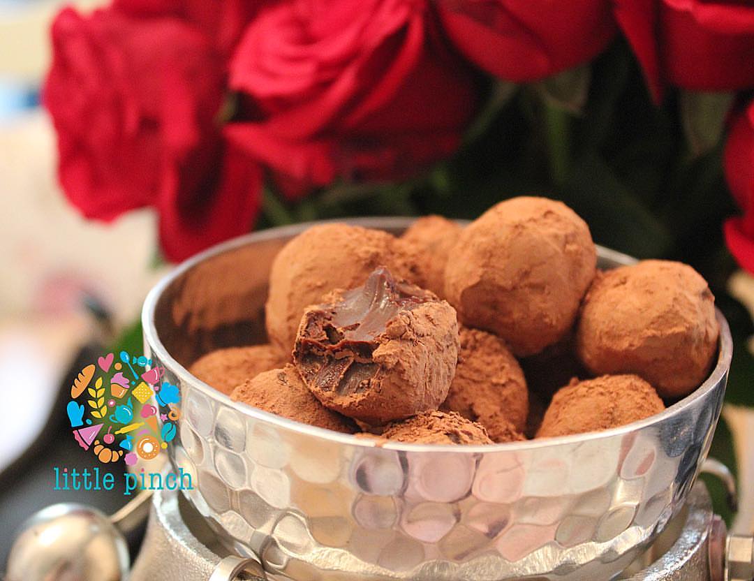 Chocolate Truffles
Its our new dessert
We made it with luxury chocolate ( 130 AED )
#chocolate #truffles #uae #abudhabi #dubai #sharjah #ajman #myuae #mydubai #myabudhabi #simplyabudhabi #thedubaimall #dubaimall #citywalk #gathering #uaefood #dubaifood