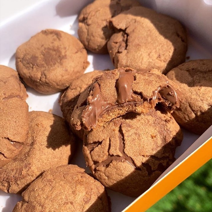 هاللذاذه متوفره في @snackat.ae