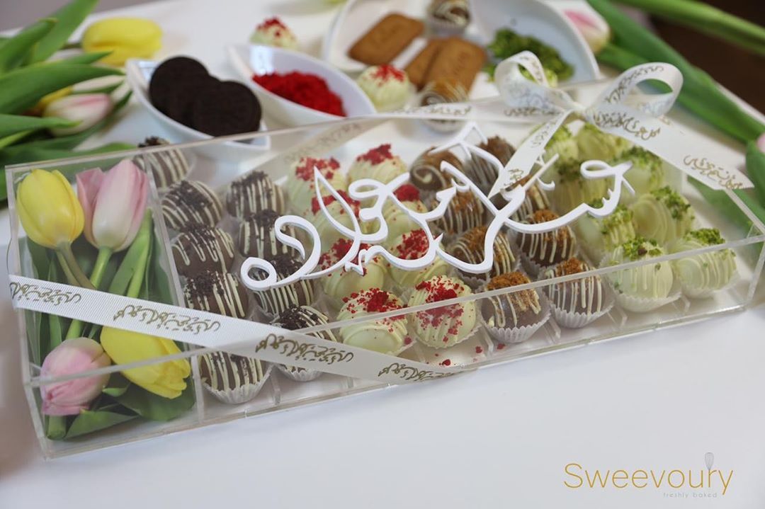 Eid box
- Cookies N Cream truffles - Red velvet truffles
- Pistachio truffles
- Lotus truffles