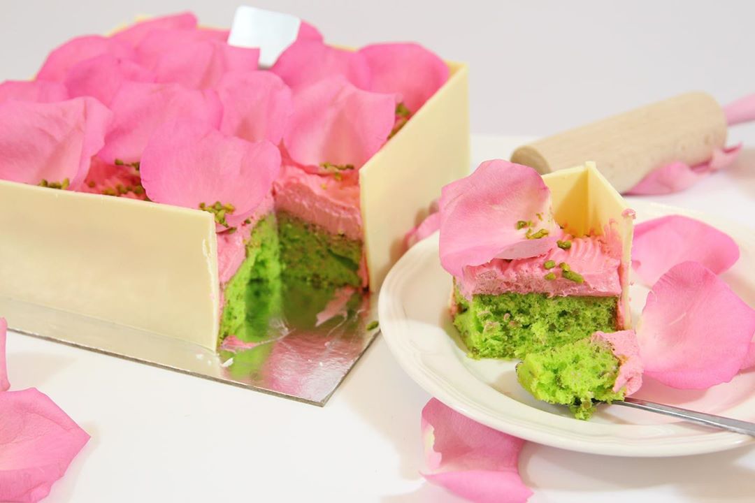Pistachio rose cake box