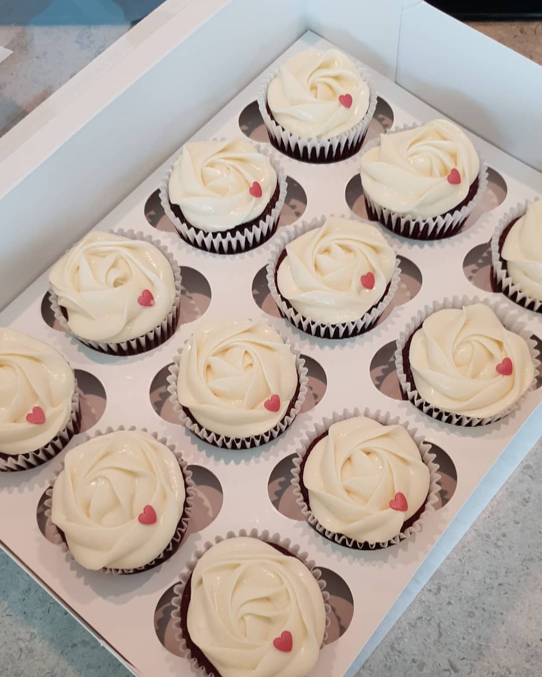 ▪
▪
▪
#rosettes #creamcheese #redvelvet #dubaievent #eater #foodie #thecakeblog #buzzfeast #thebakefeed #f52grams #feedfeed #foodblogfeed #vegetarian #eggless #chocolate #cupcakes #justcupcakesdubai #love #food #sweet #cake #dubai #vanilla #nutella #yummy #instafood #instapic #instabakes #instacake #nofilter