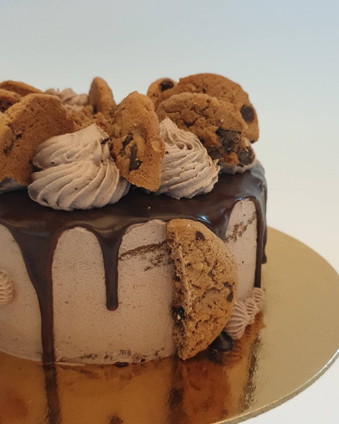 Chocolate , Cookies & Cream
▪
▪
▪
#cookies #cream #dubaievent #eater #foodie #thecakeblog #buzzfeast #thebakefeed #f52grams #feedfeed #foodblogfeed #vegetarian #eggless #chocolate #redvelvet #cupcakes #justcupcakesdubai #love #food #sweet #cake #dubai #vanilla #nutella #yummy #instafood #instapic #instabakes #instacake #nofilter