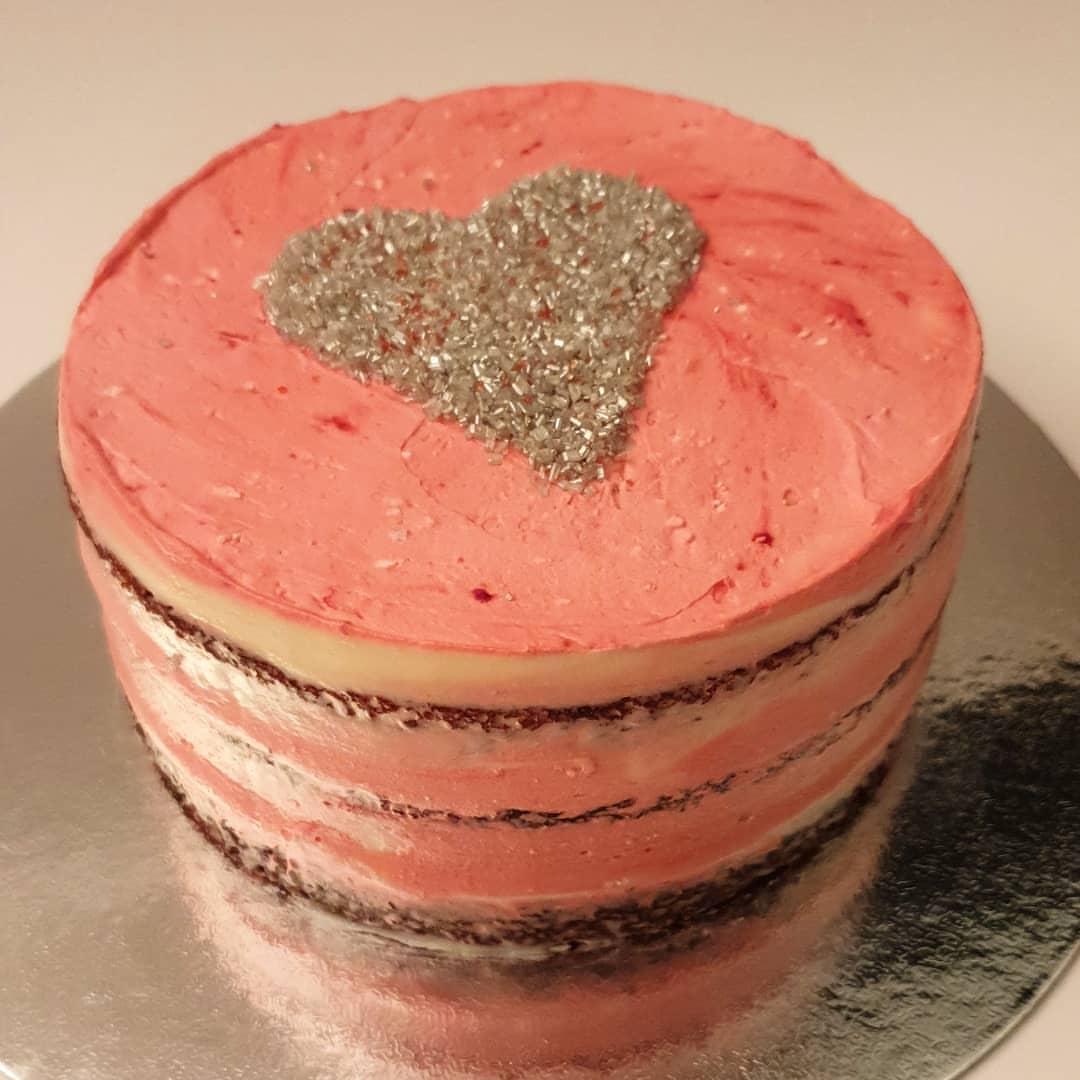 ❤
#happyvalentinesday #valentinesday #special #iloveyou #vegetarian #eggless #vanilla #birthday #happybirthday #chocolate #redvelvet #roses #macarons #cupcakes #justcupcakesdubai #love #food #sweet #cake #dxb #dubai #uae #unitedarabemirates #Mydubai #nutella #yummy #instafood #instapic #instabakes #instacake