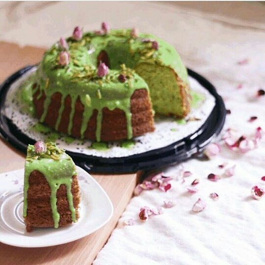 Pistachio cake