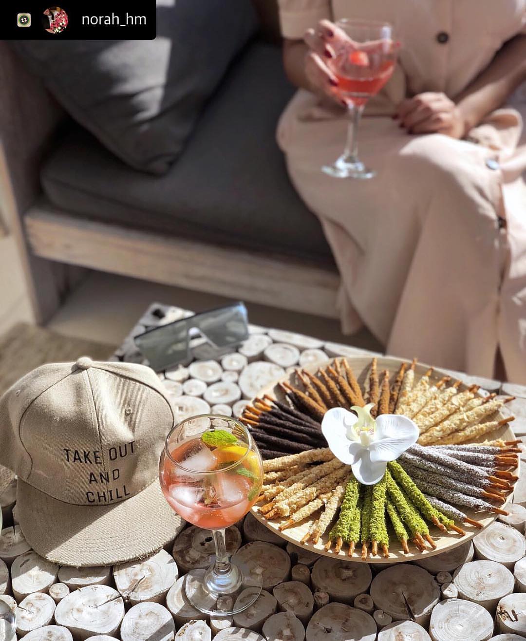 #Repost @norah_hm Take out and chill✨