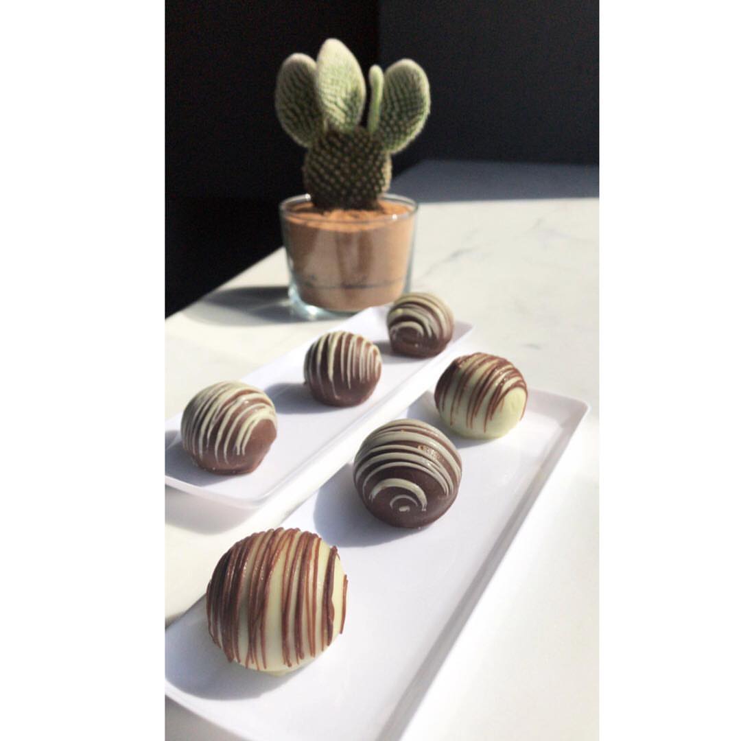 Oreo Truffles ✨
Available daily @thehouse.ae