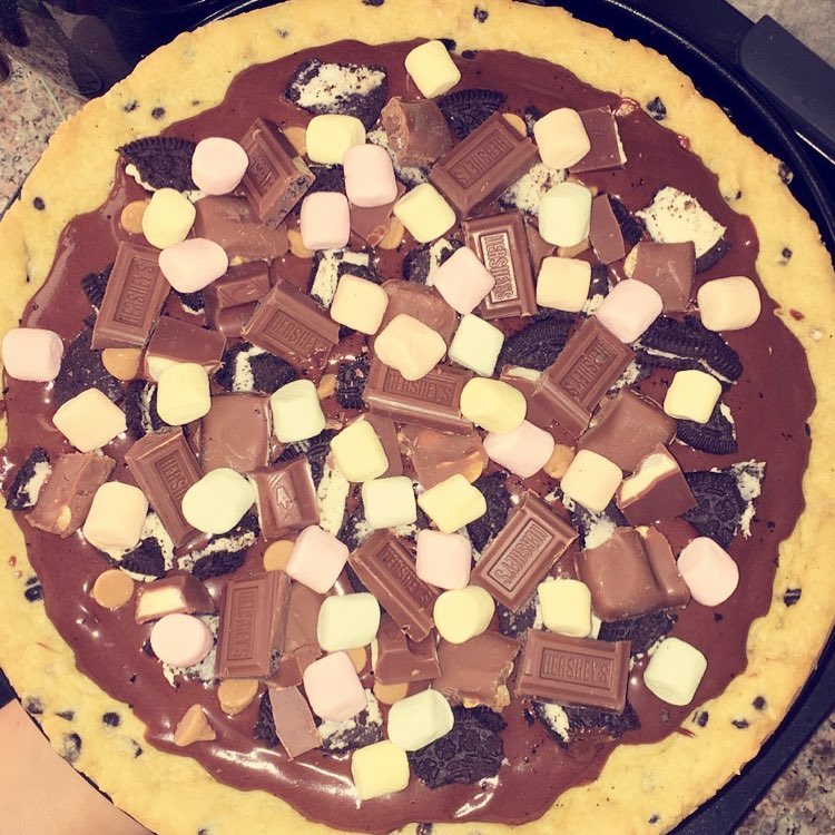 Never underestimate the power of chocolate
Pizza cookies is back
Available for 95 Dhs
#chocolate#ctarr#pizza#cookies#dubai❤️